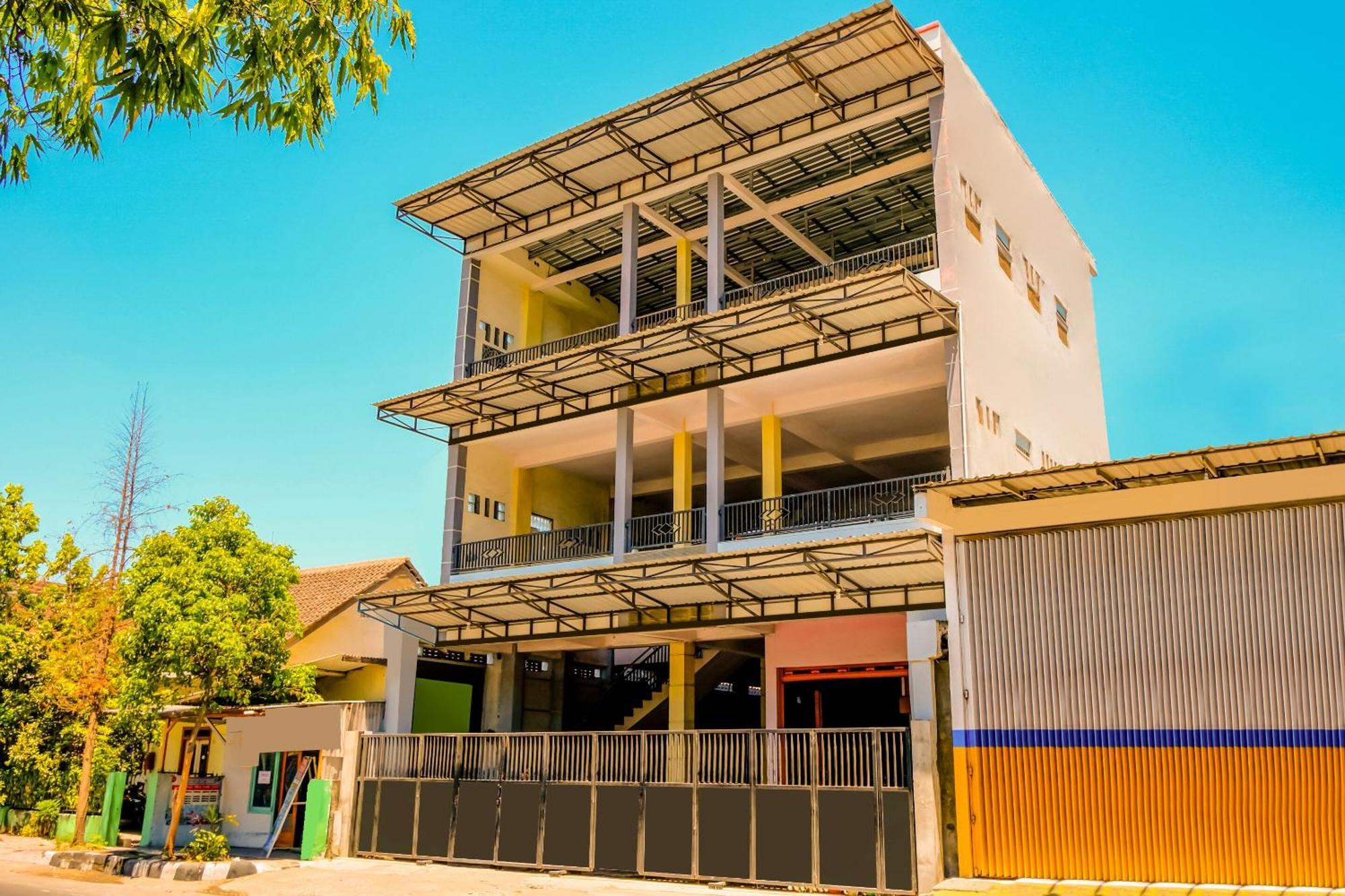 Super Oyo 1759 Family Residence Kediri  Eksteriør bilde